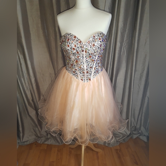 Goya London Dresses & Skirts - Bejeweled peach sweetheart short full skirt prom / party dress Goya London 10-12